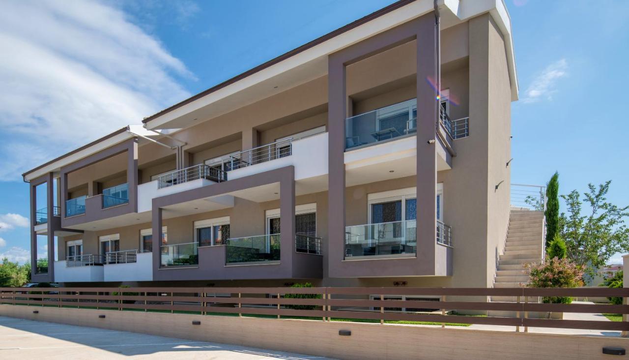 Sithonia Luxury 4 Beds Apartment