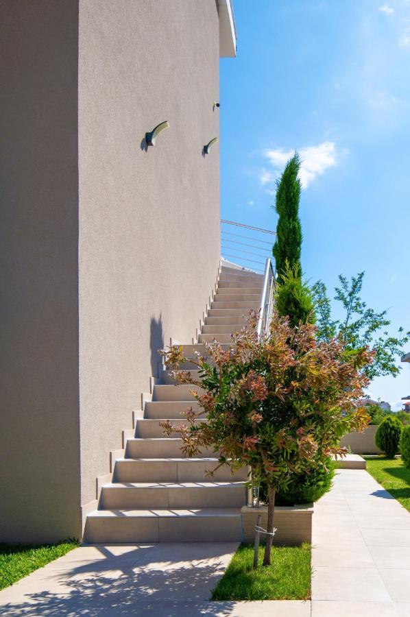 Sithonia Luxury 4 Beds Apartment *
