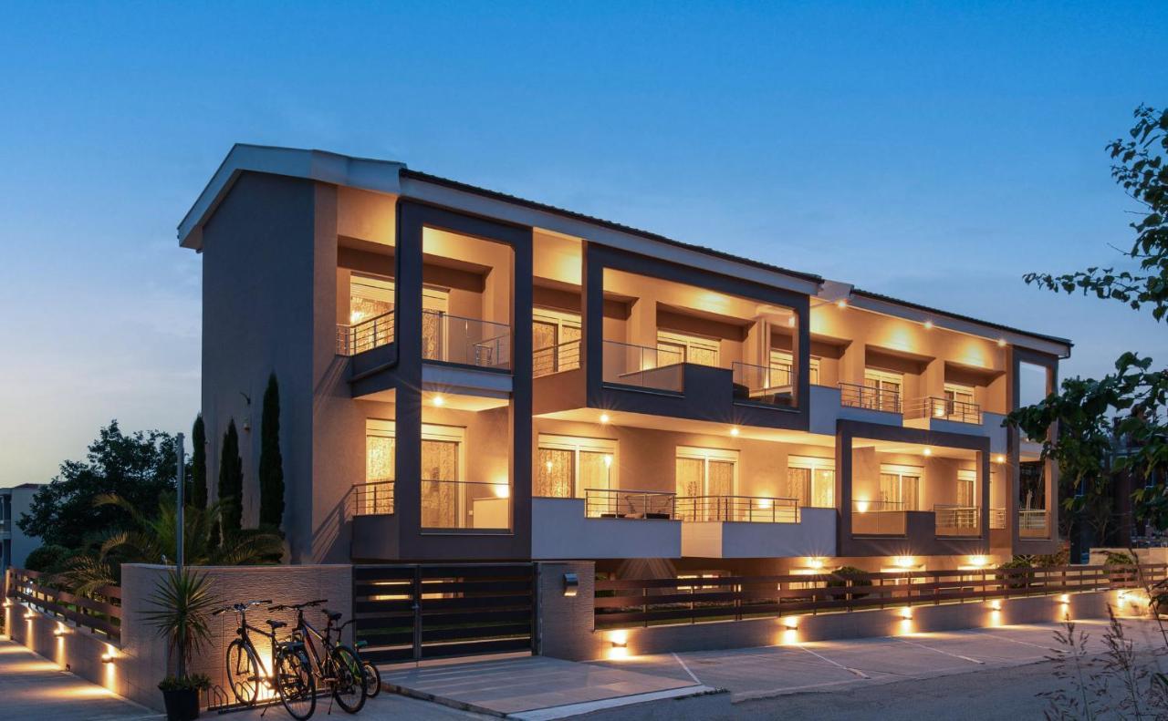 Sithonia Luxury 4 Beds Apartment *